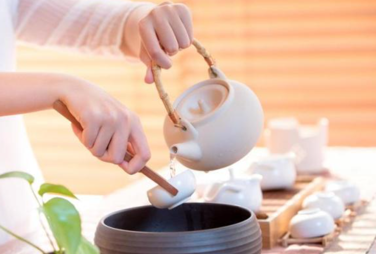 泡茶過(guò)程中溫壺與燙杯的作用