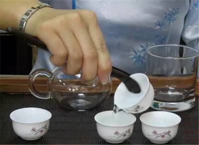 你知道倒茶都有哪些注意事項嗎？