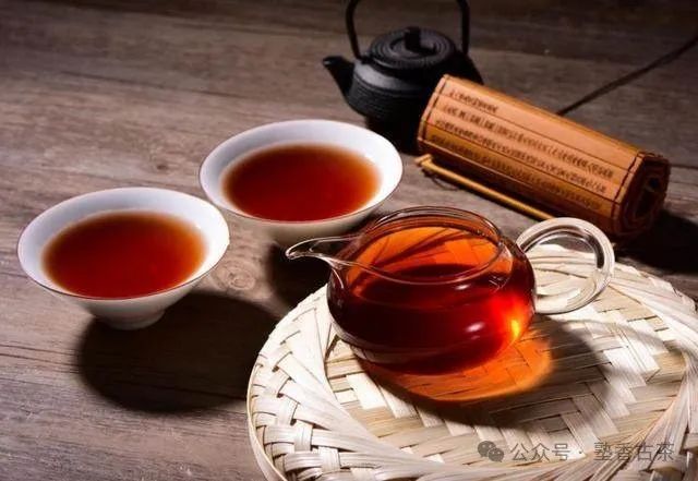 品味普洱茶---學(xué)會(huì )茶顏觀(guān)色