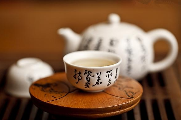 喝茶出聲禮不禮貌