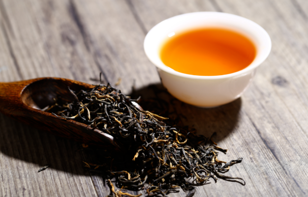 喝茶也要分年齡！中年人適合喝哪幾類(lèi)茶？